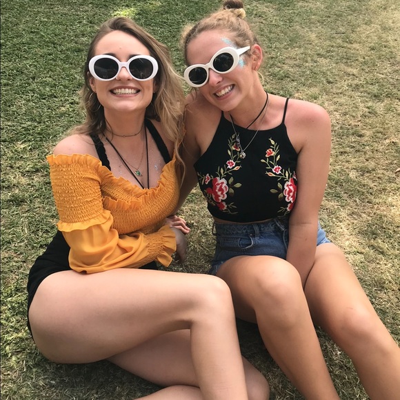 🌻 🌼 YELLOW CROP TOP 🌼🌻 - Picture 5 of 6